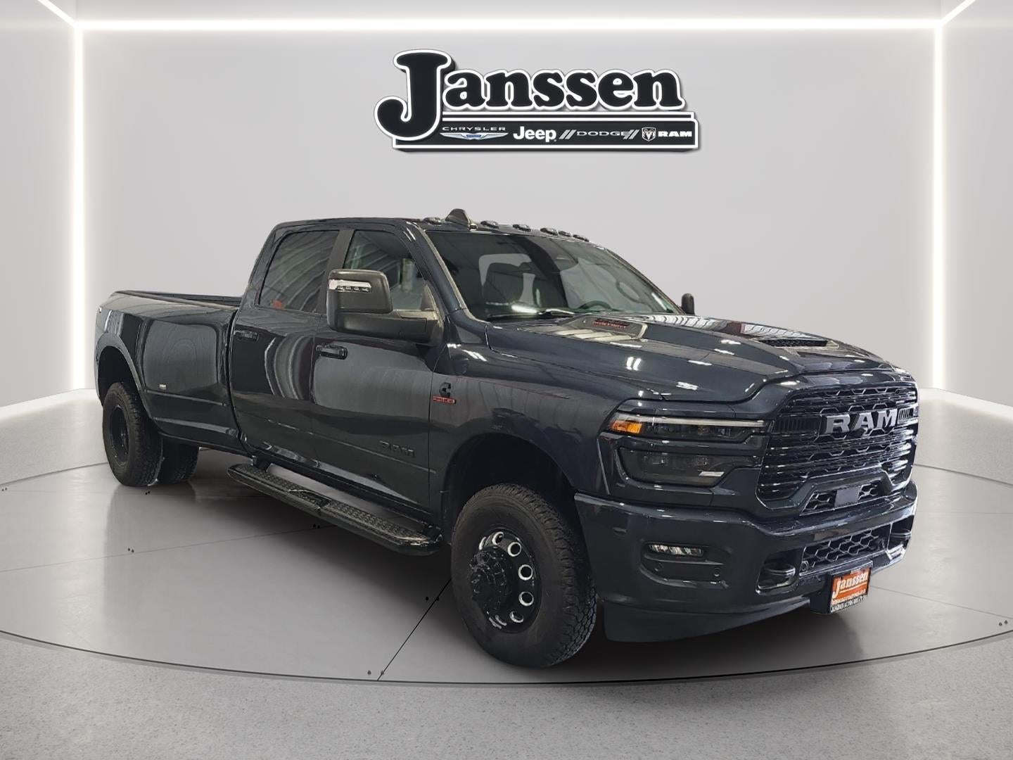 2026 RAM 3500 RAM 3500 LARAMIE CREW CAB 4X4 8' BOX