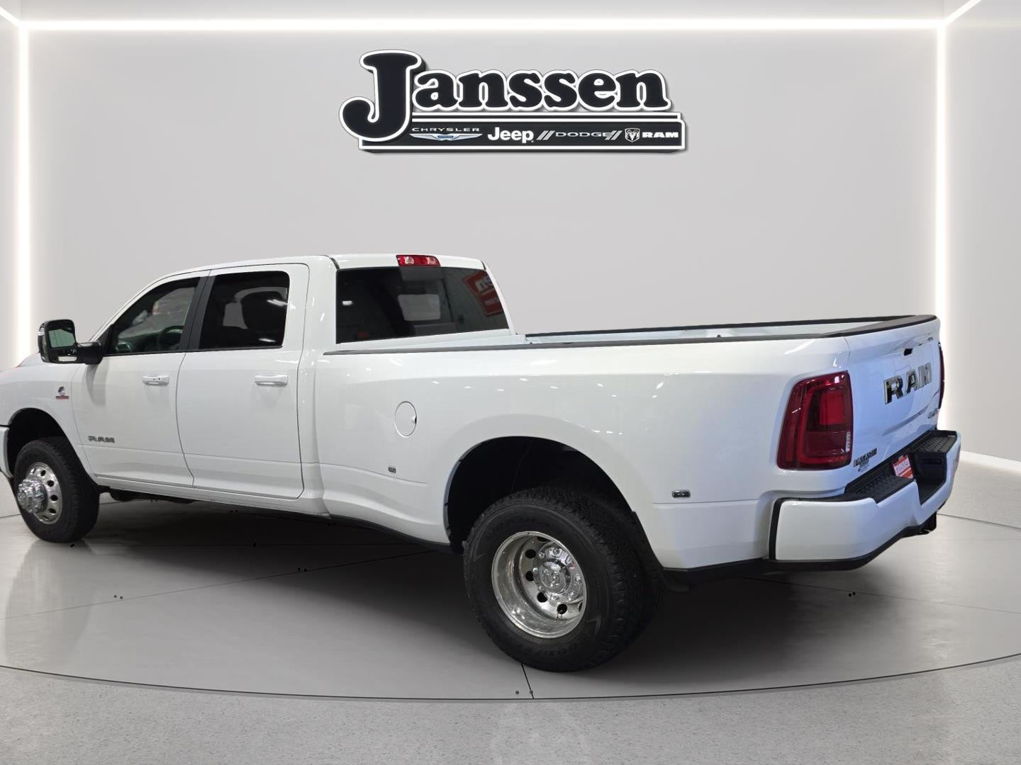 2026 RAM 3500 RAM 3500 LARAMIE CREW CAB 4X4 8' BOX