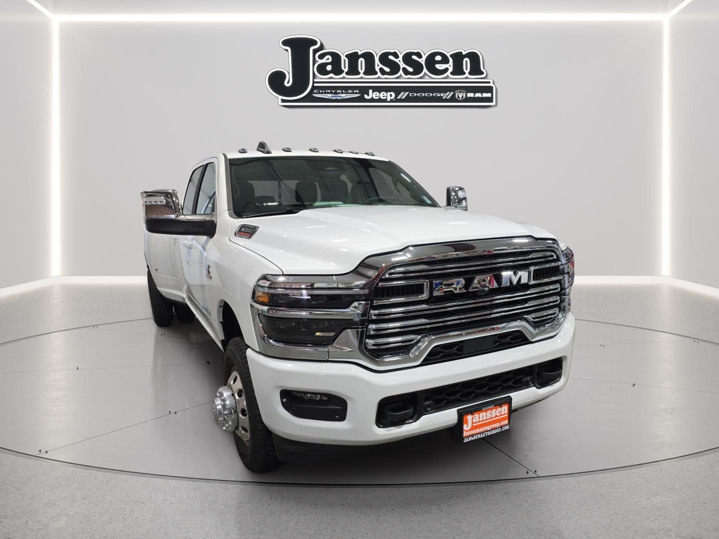 2026 RAM 3500 RAM 3500 LARAMIE CREW CAB 4X4 8' BOX