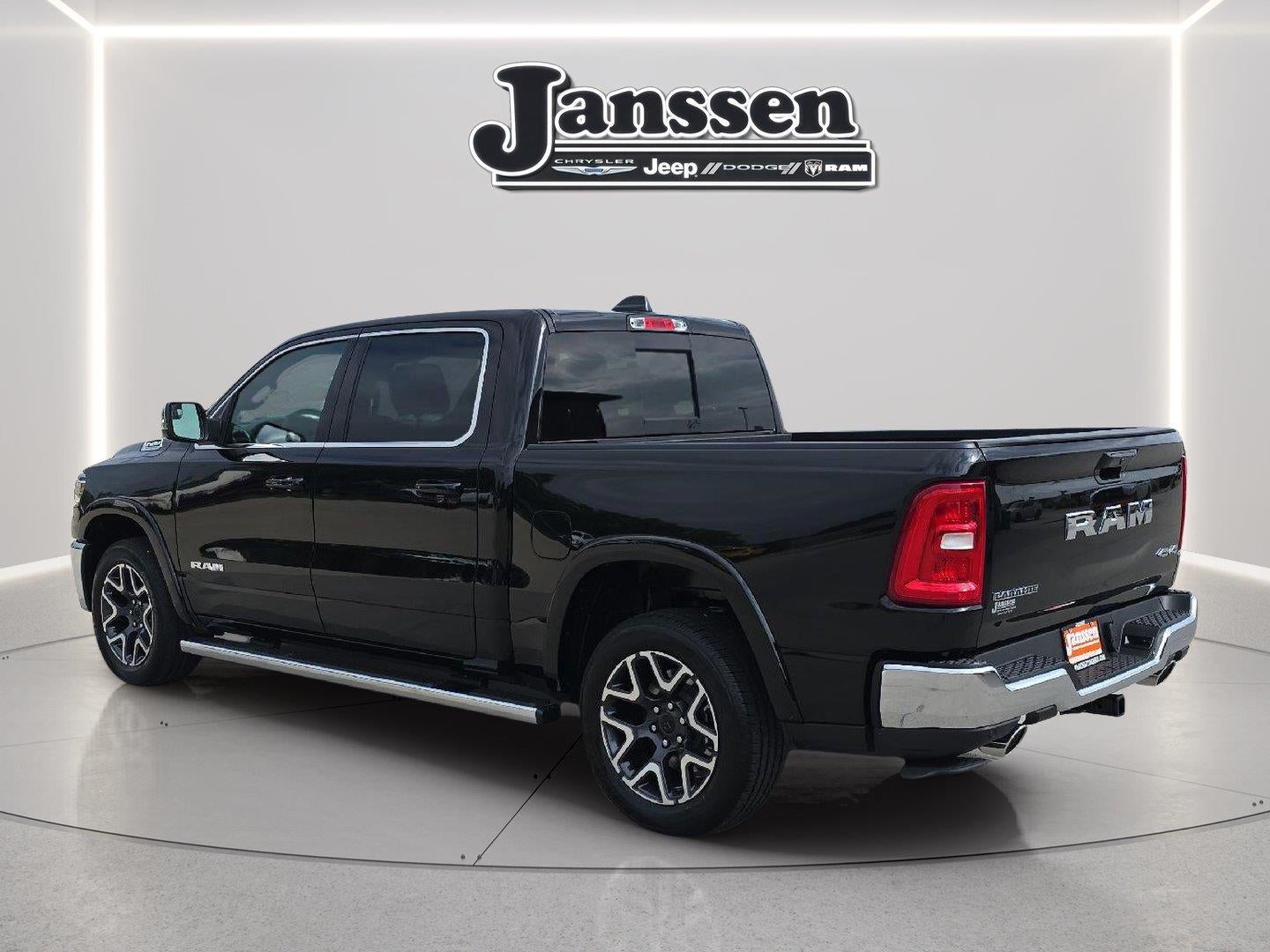 2026 RAM 1500 RAM 1500 LARAMIE CREW CAB 4X4 5'7' BOX