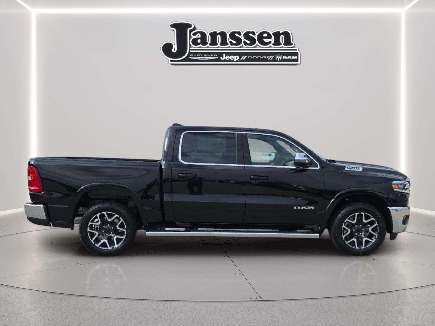 2026 RAM 1500 RAM 1500 LARAMIE CREW CAB 4X4 5'7' BOX