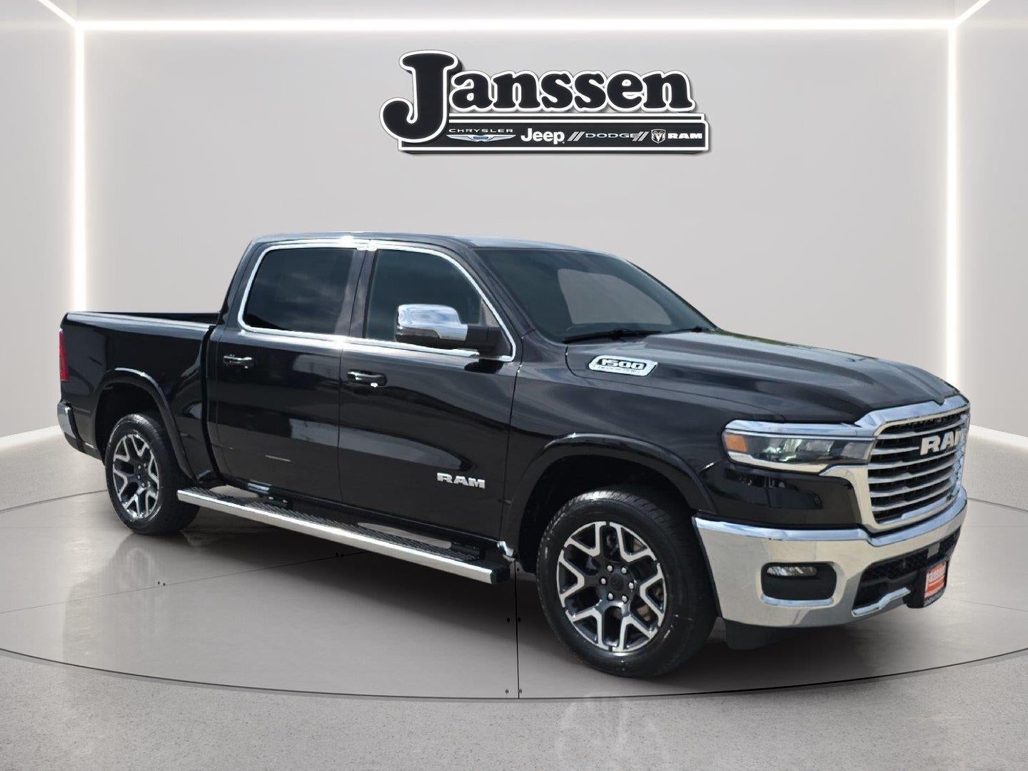 2026 RAM 1500 RAM 1500 LARAMIE CREW CAB 4X4 5'7' BOX