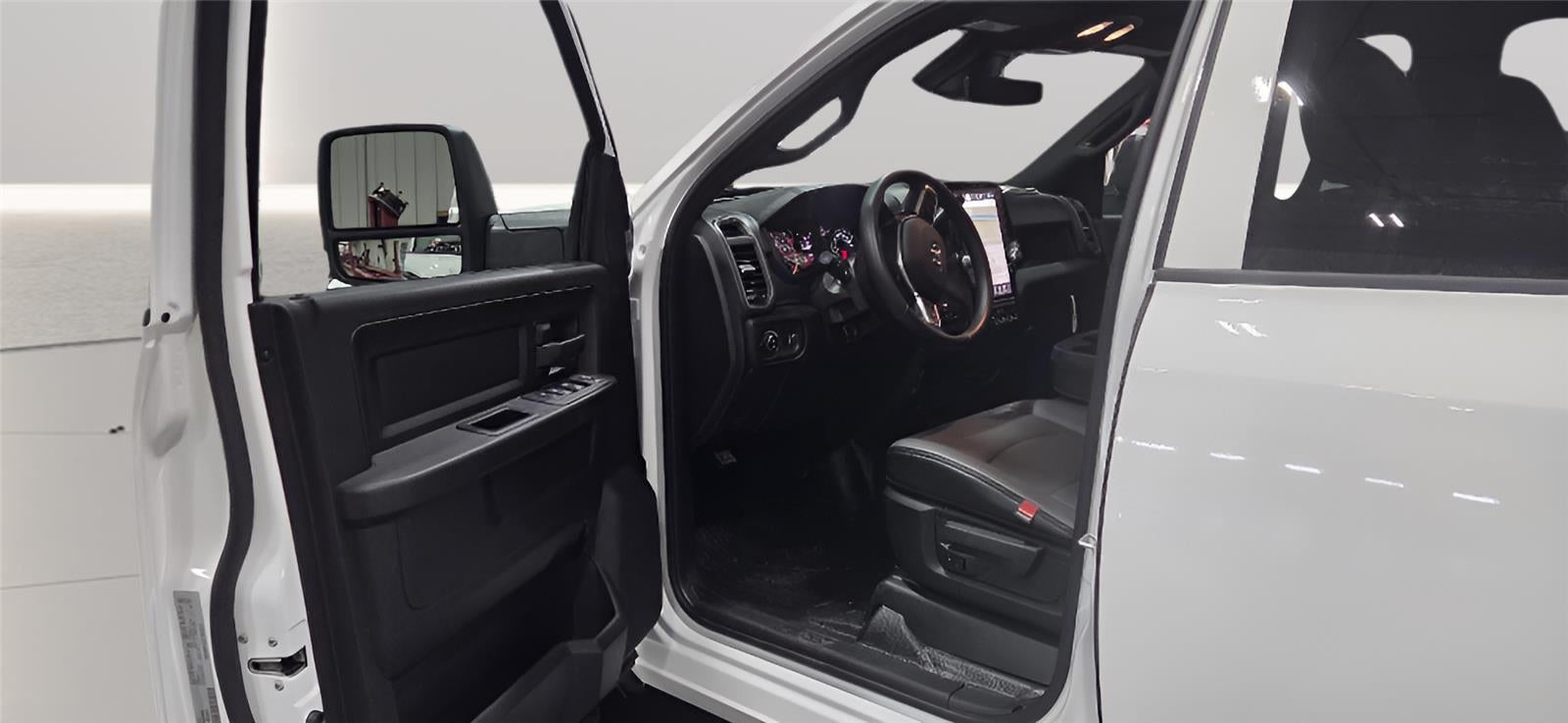 2026 RAM 3500 Chassis Cab RAM 3500 TRADESMAN CREW CAB CHASSIS 4X4 60' CA