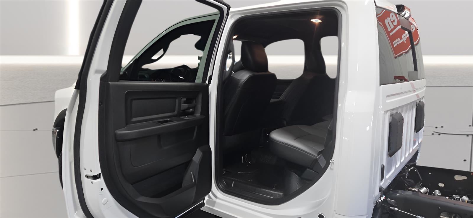 2026 RAM 3500 Chassis Cab RAM 3500 TRADESMAN CREW CAB CHASSIS 4X4 60' CA