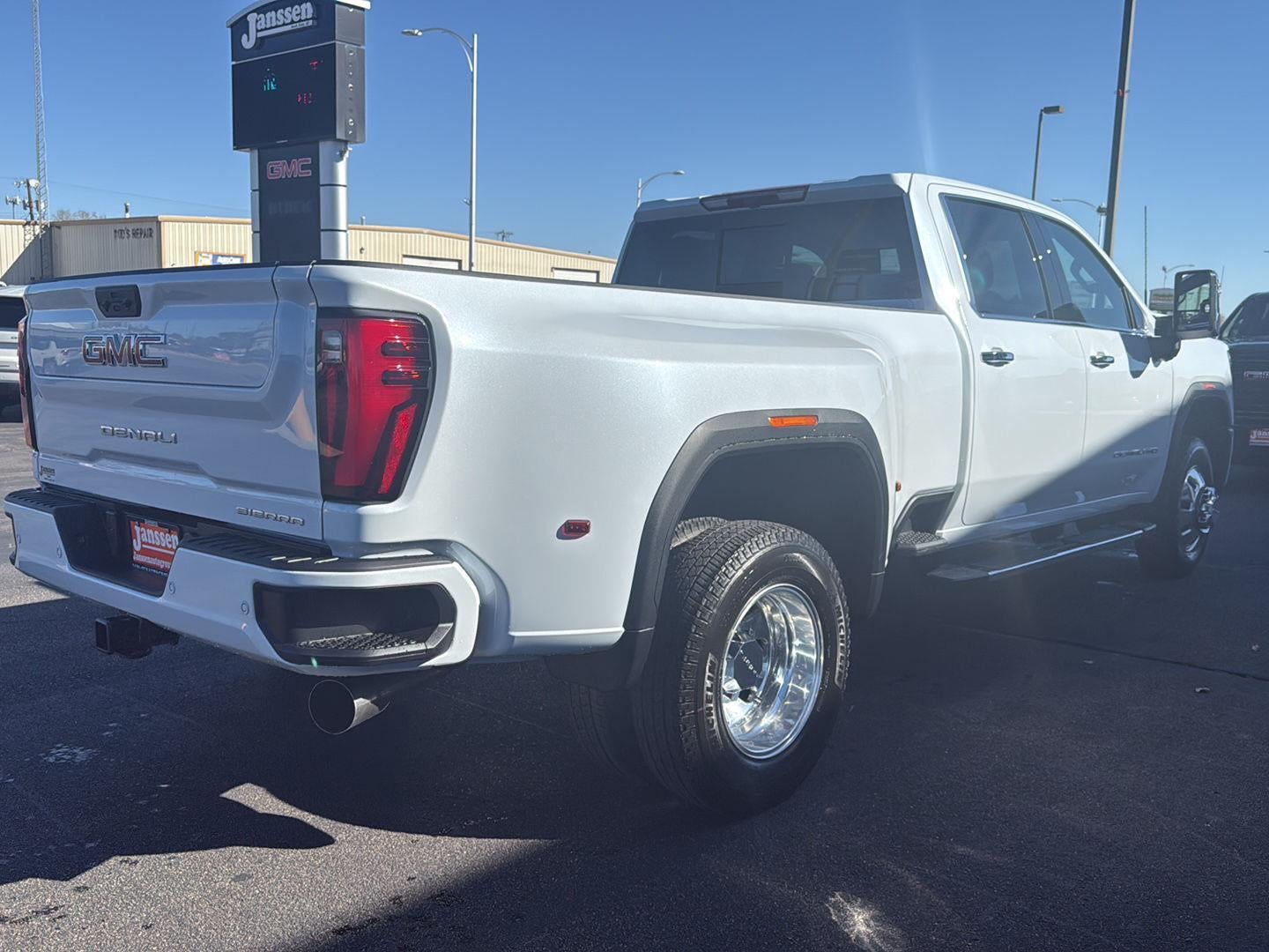 2026 GMC Sierra 3500 HD Denali DRW