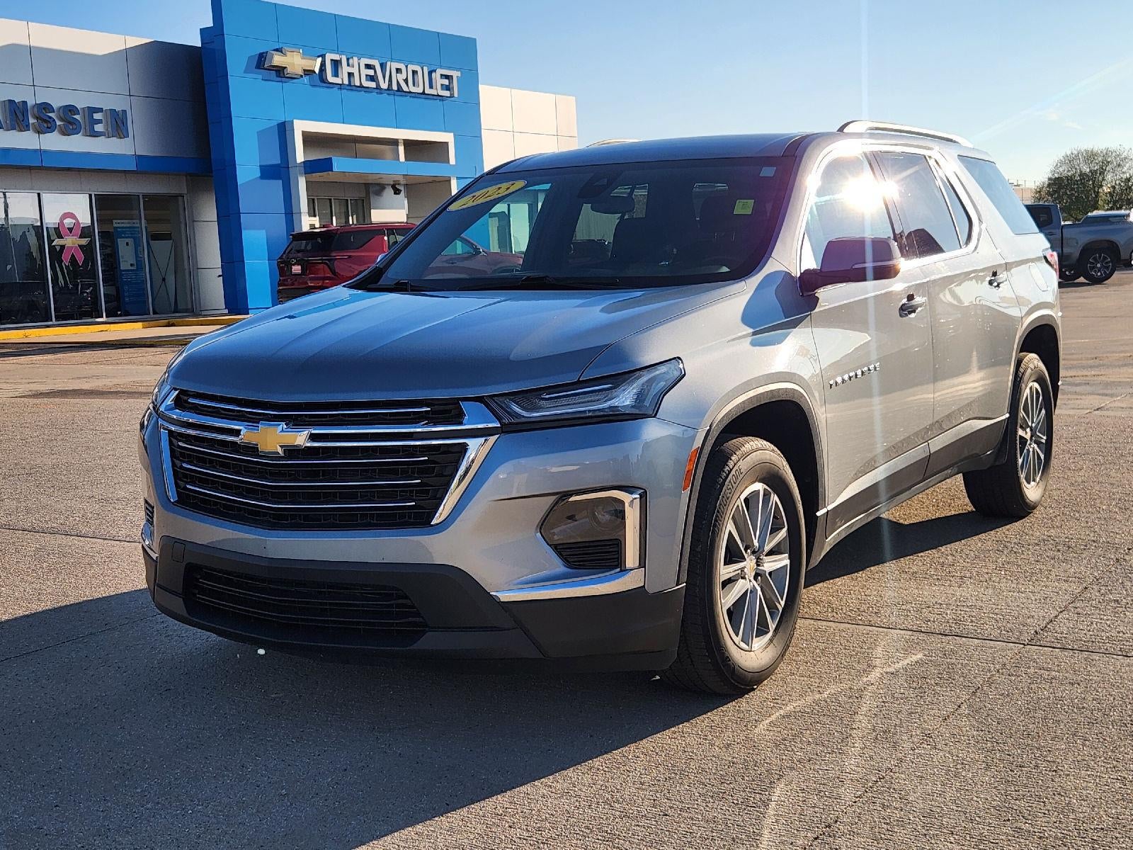 2023 Chevrolet Traverse LT Cloth