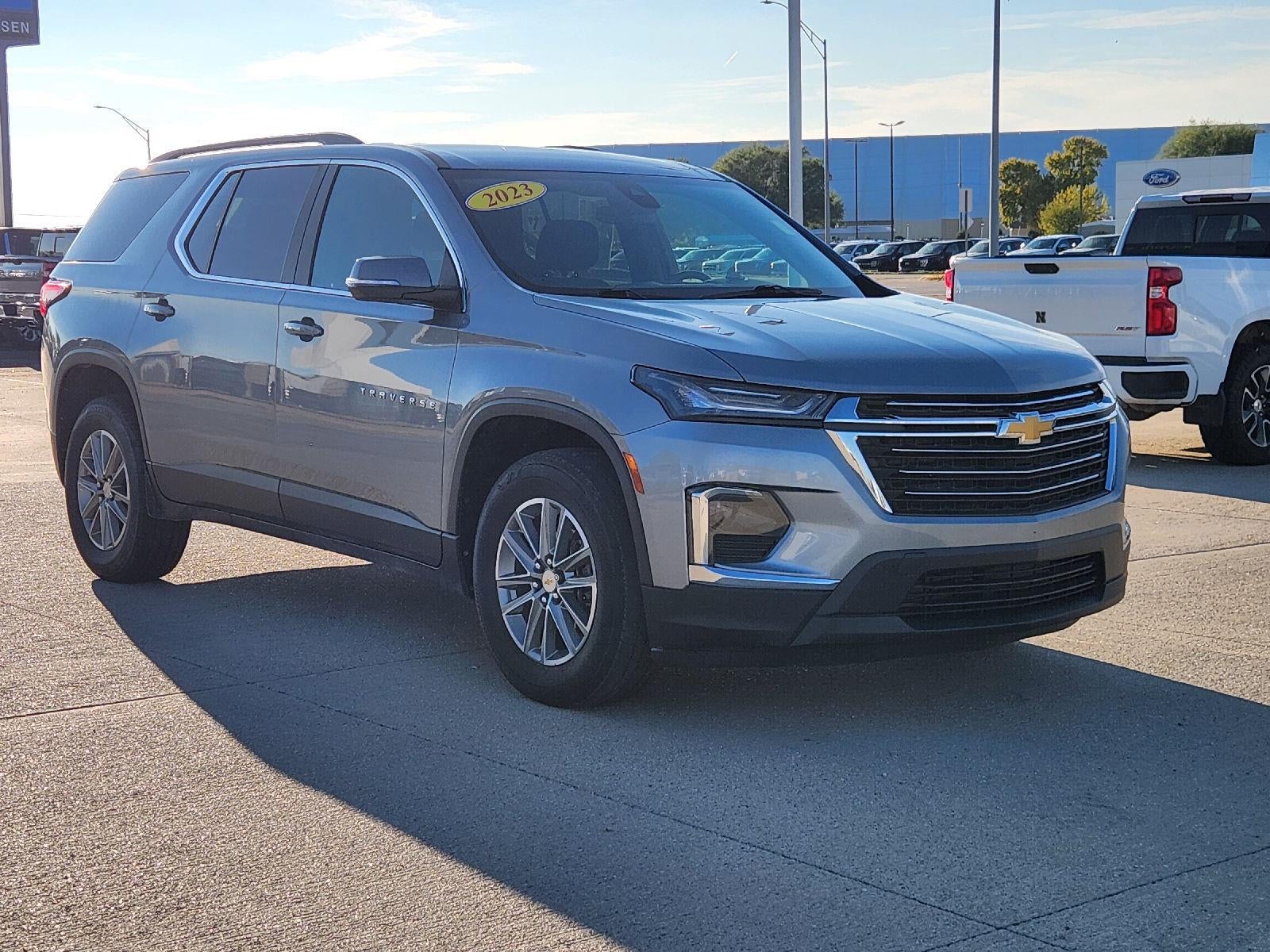 2023 Chevrolet Traverse LT Cloth