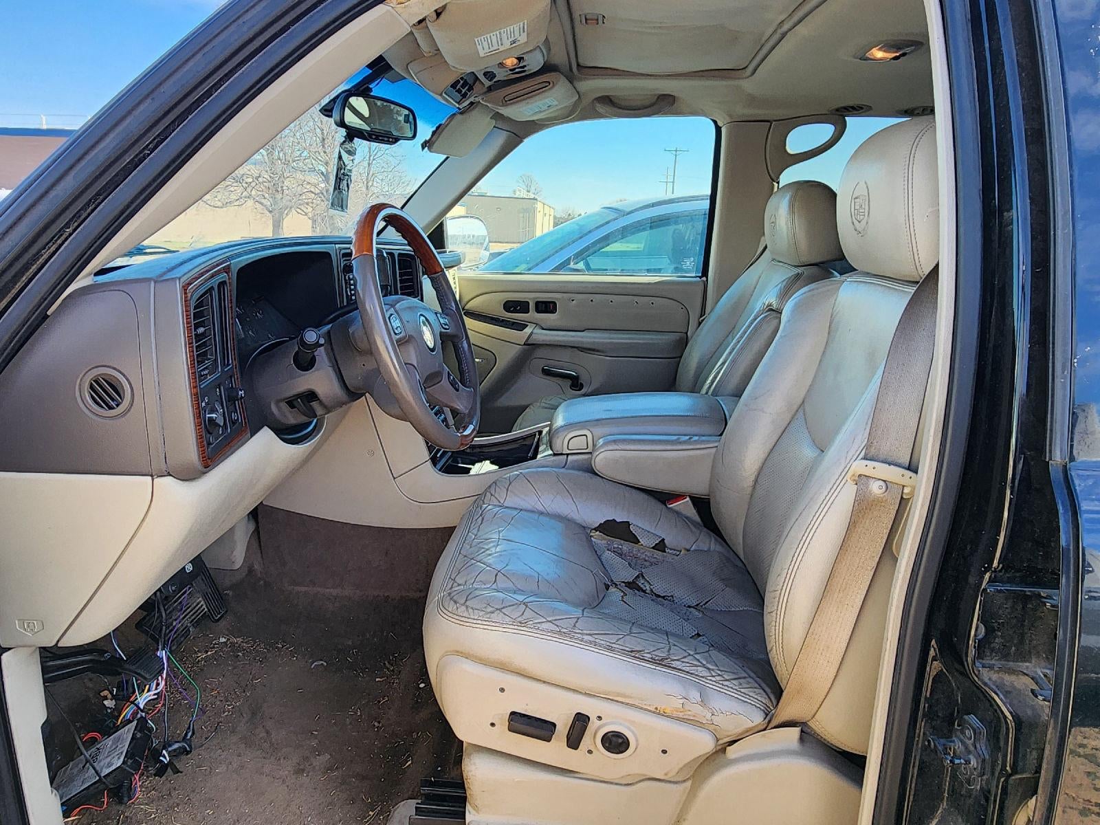 2004 Cadillac Escalade Base