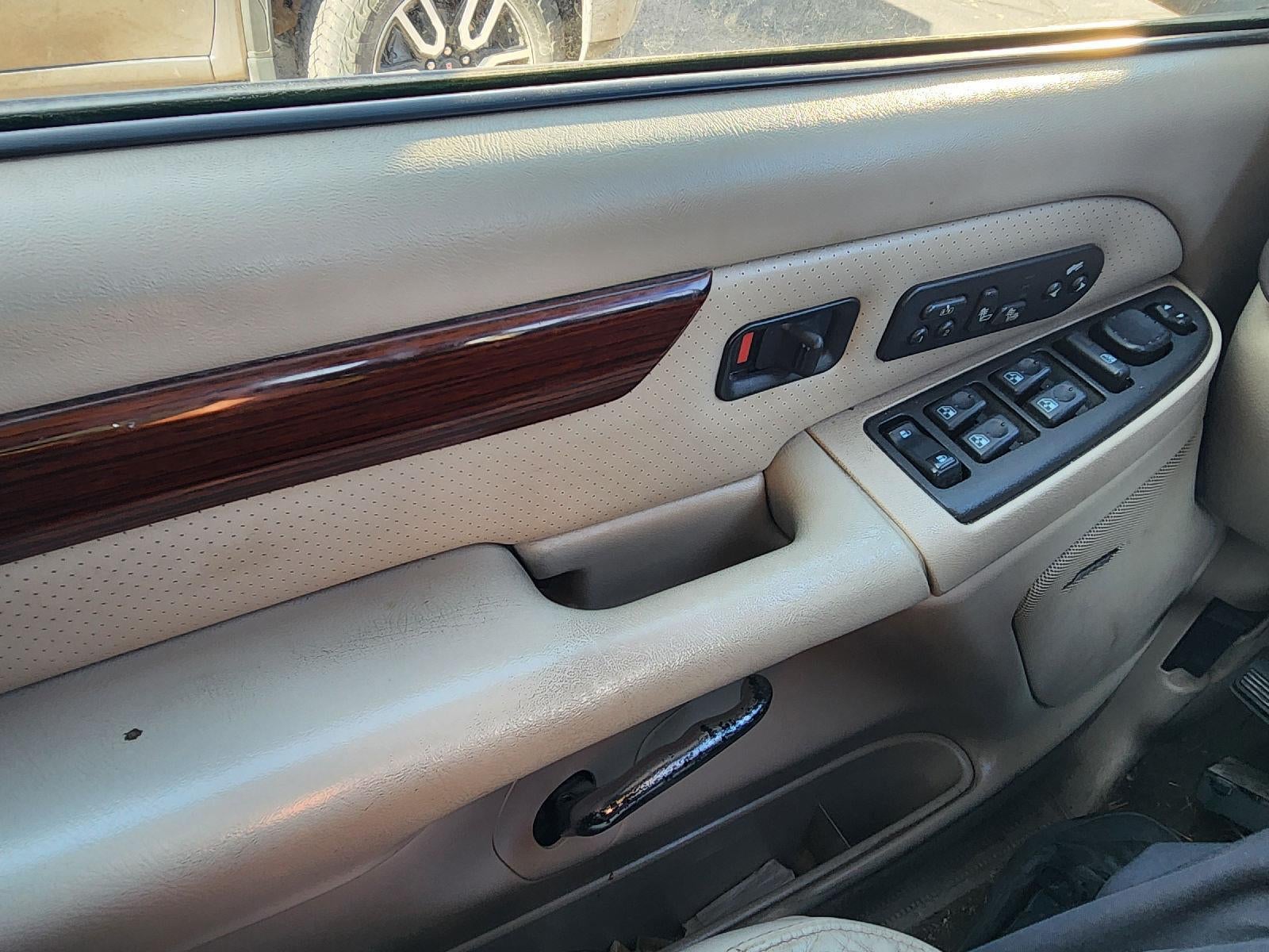2004 Cadillac Escalade Base