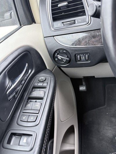 2016 Chrysler Town & Country Touring