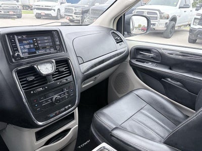 2016 Chrysler Town & Country Touring