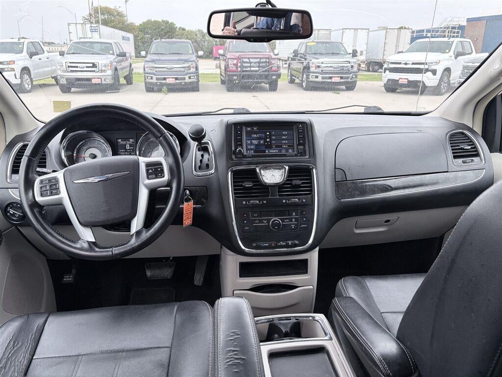 2016 Chrysler Town & Country Touring