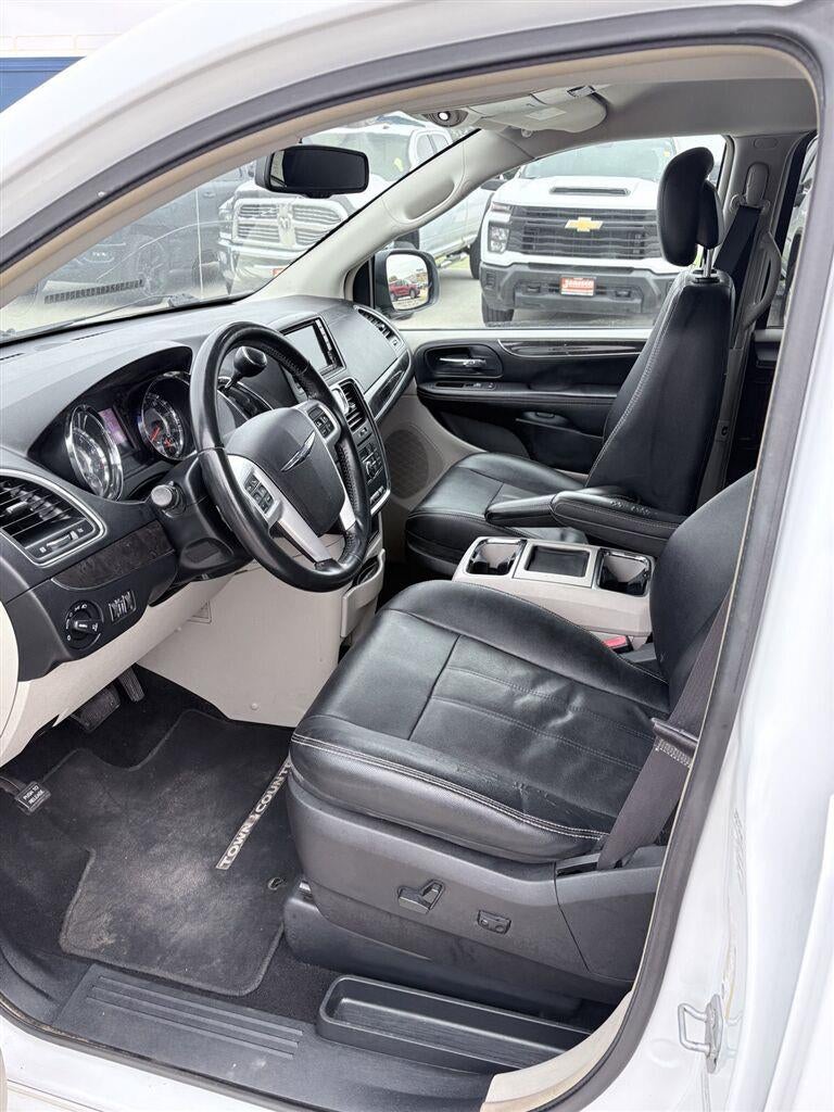 2016 Chrysler Town & Country Touring