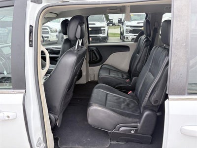 2016 Chrysler Town & Country Touring