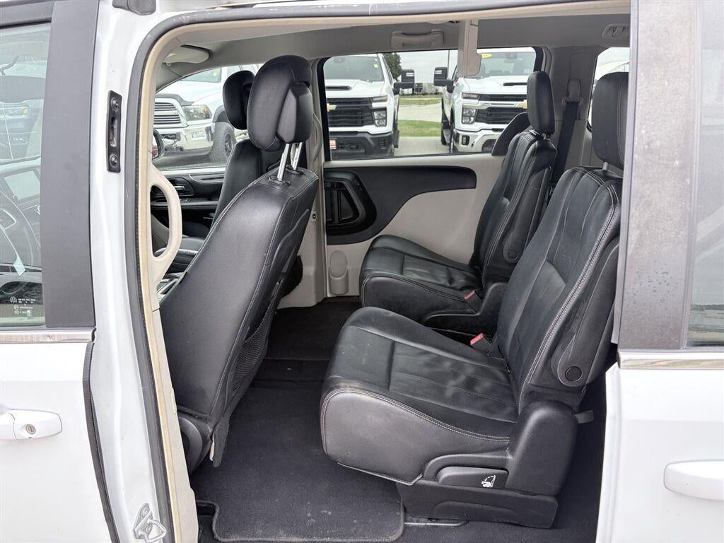 2016 Chrysler Town & Country Touring