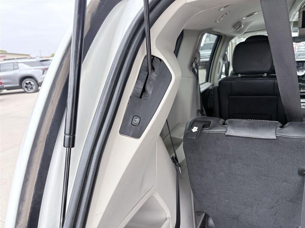 2016 Chrysler Town & Country Touring