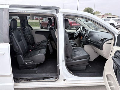 2016 Chrysler Town & Country Touring
