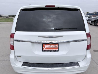 2016 Chrysler Town & Country Touring