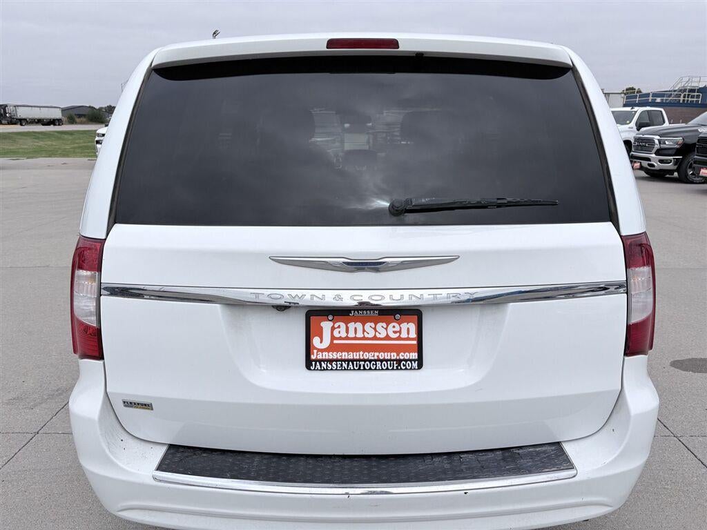 2016 Chrysler Town & Country Touring