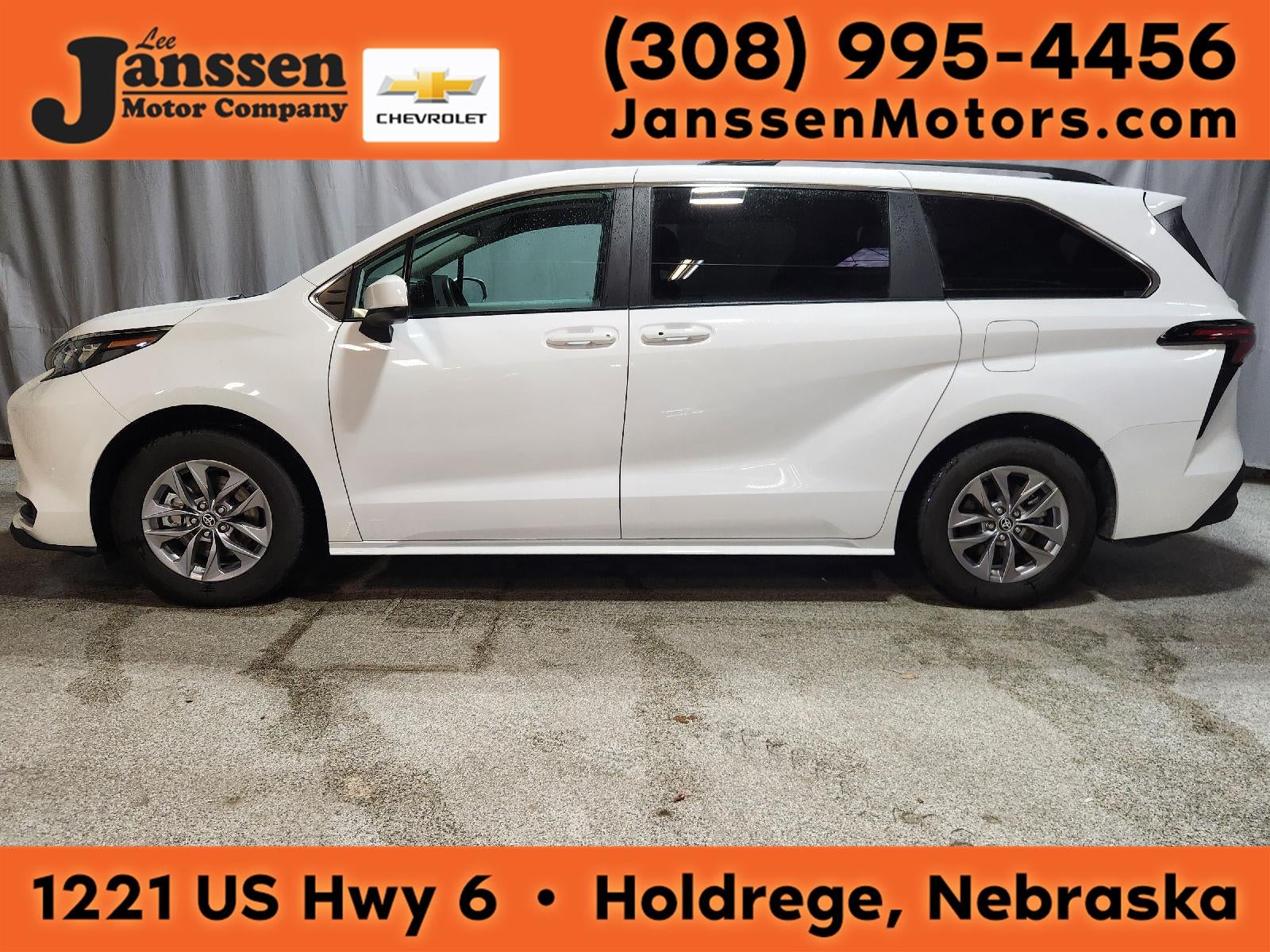 2025 Toyota Sienna LE