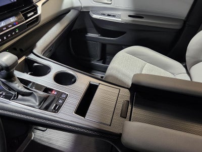 2025 Toyota Sienna LE