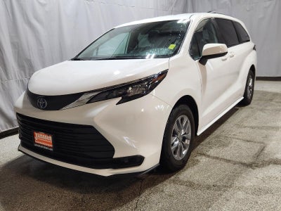 2025 Toyota Sienna LE