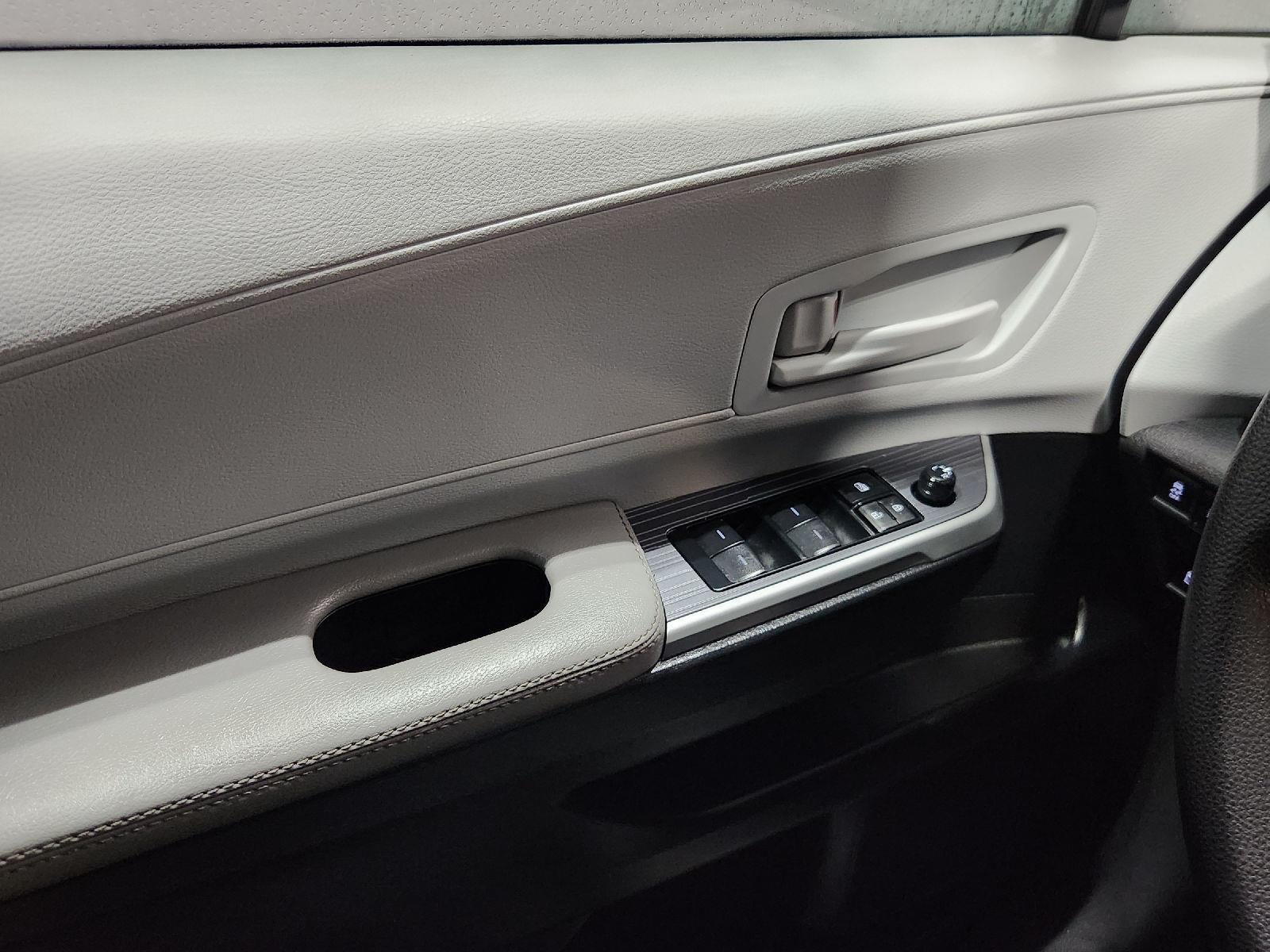 2025 Toyota Sienna LE