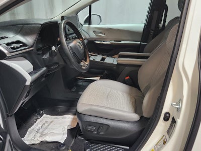 2025 Toyota Sienna LE