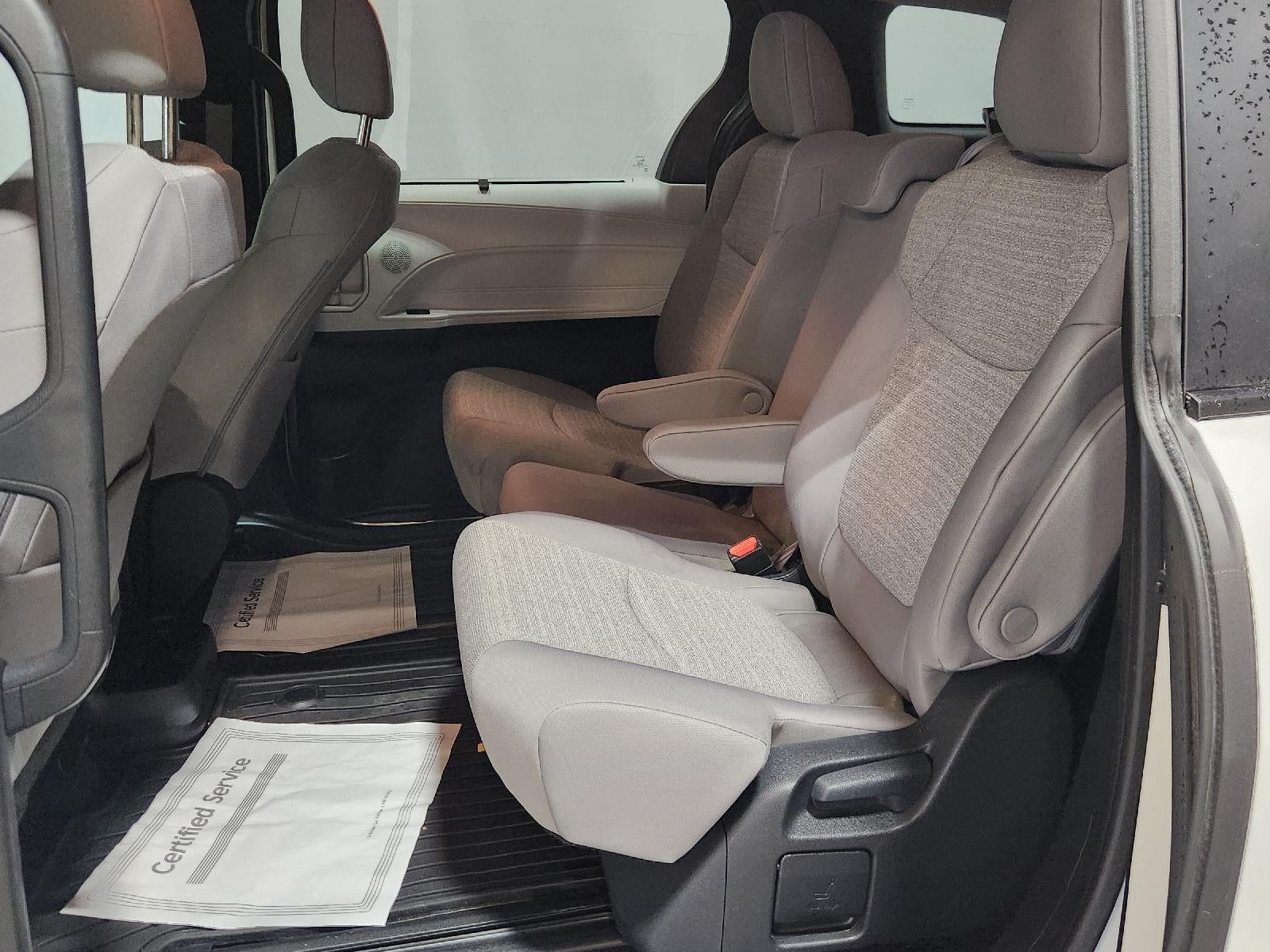 2025 Toyota Sienna LE