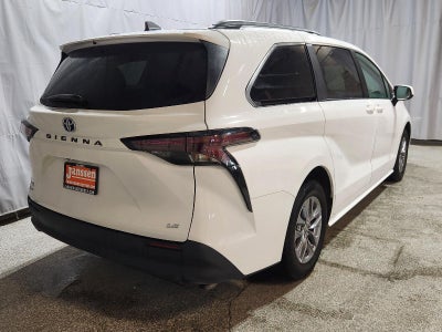 2025 Toyota Sienna LE