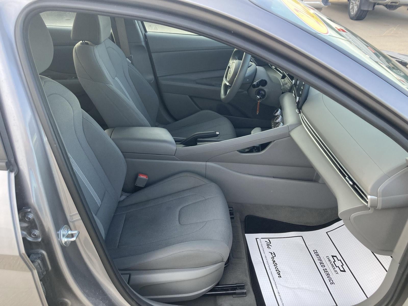 2023 Hyundai Elantra SE