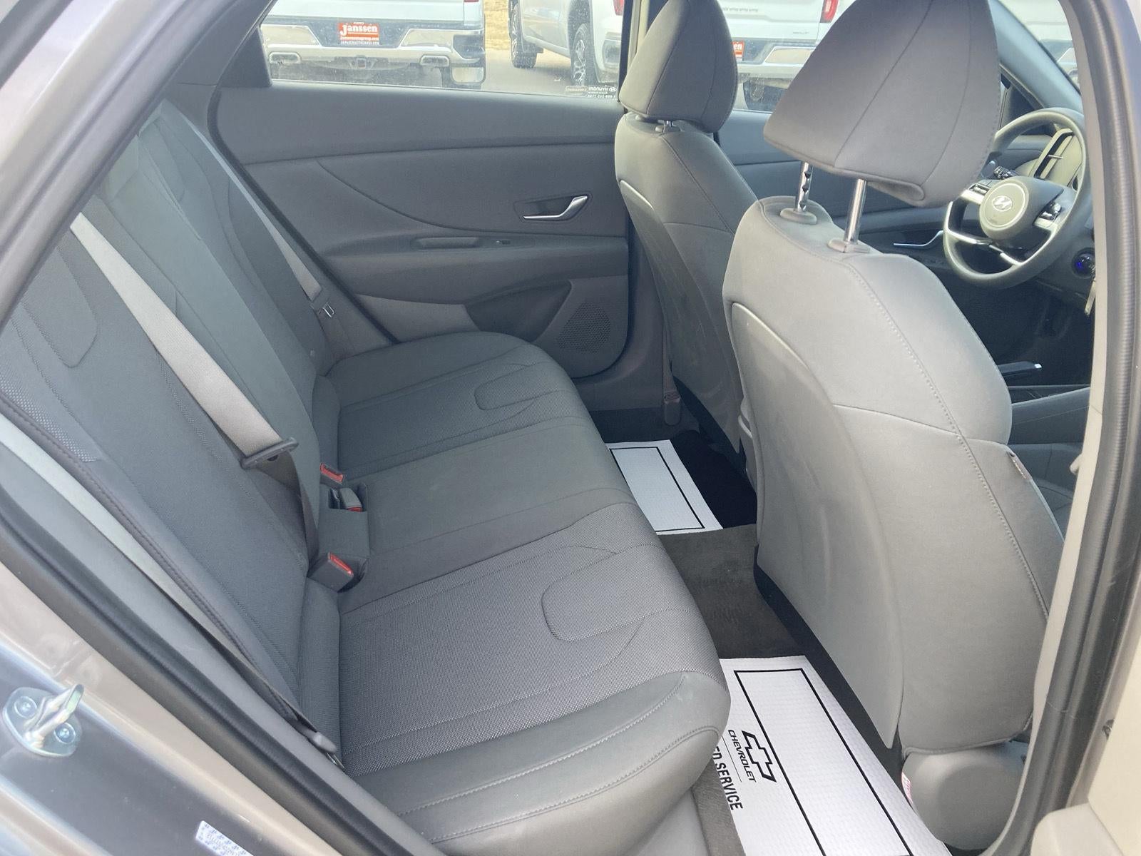 2023 Hyundai Elantra SE