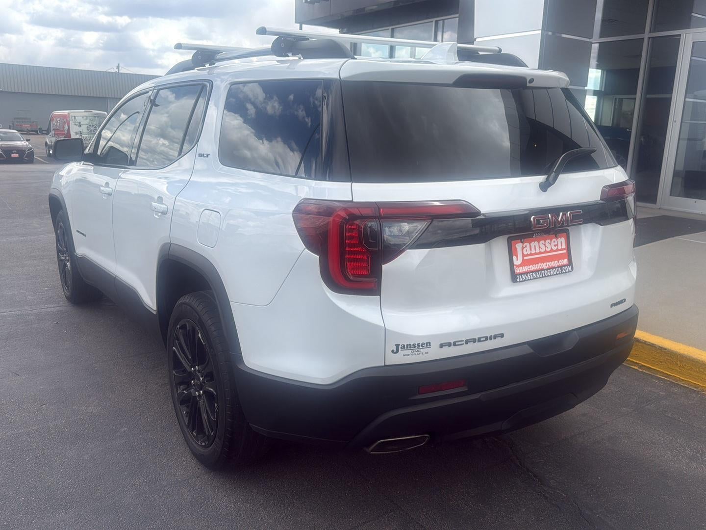 2023 GMC Acadia SLT