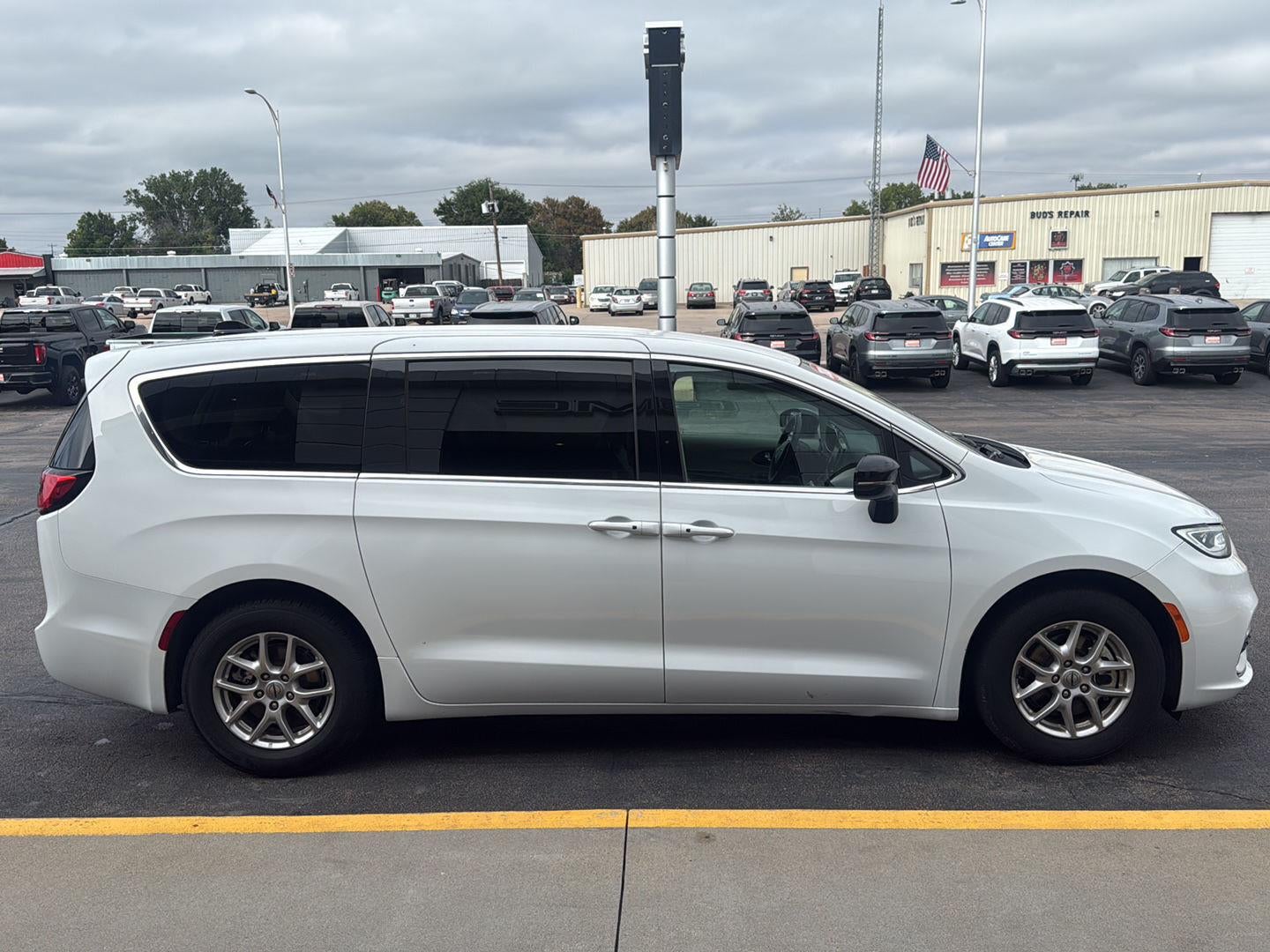 2024 Chrysler Pacifica Touring L