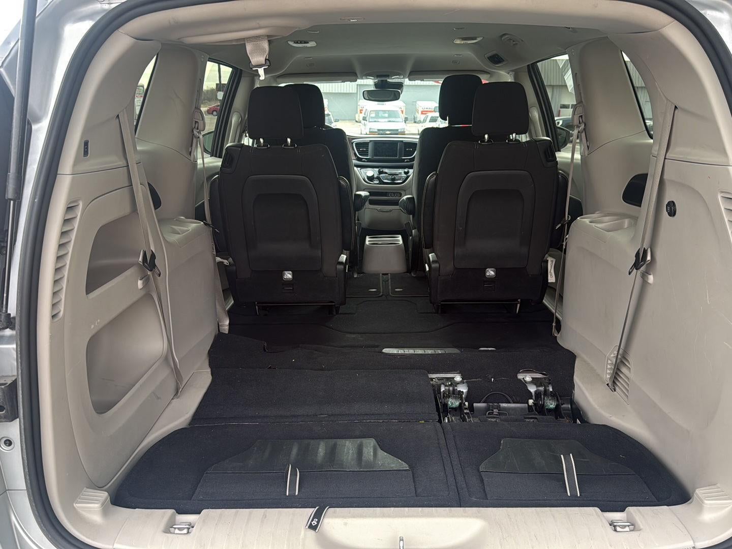 2023 Chrysler Voyager LX