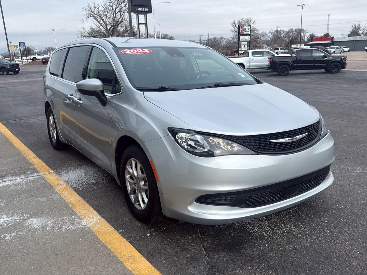 2023 Chrysler Voyager LX