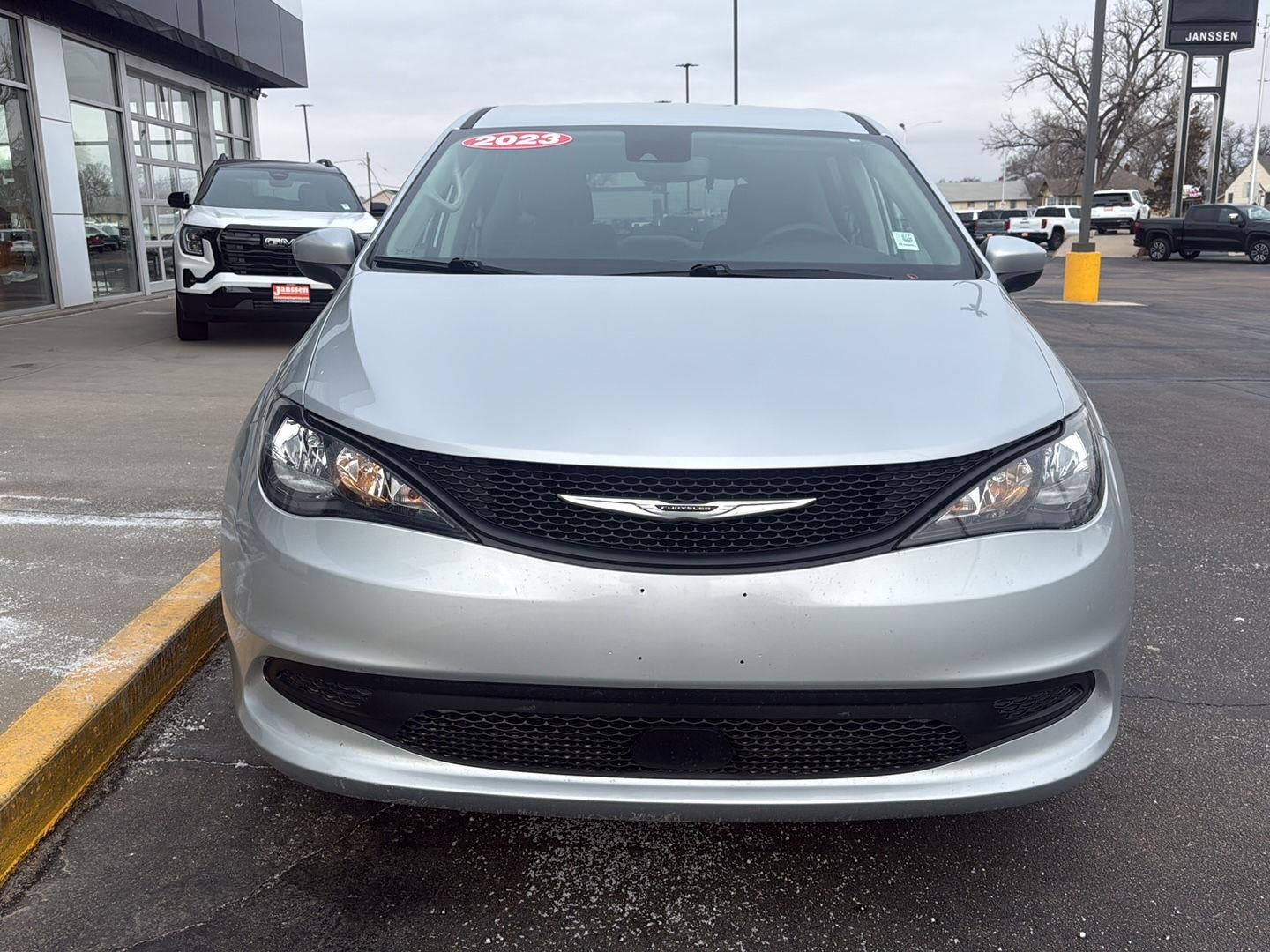 2023 Chrysler Voyager LX
