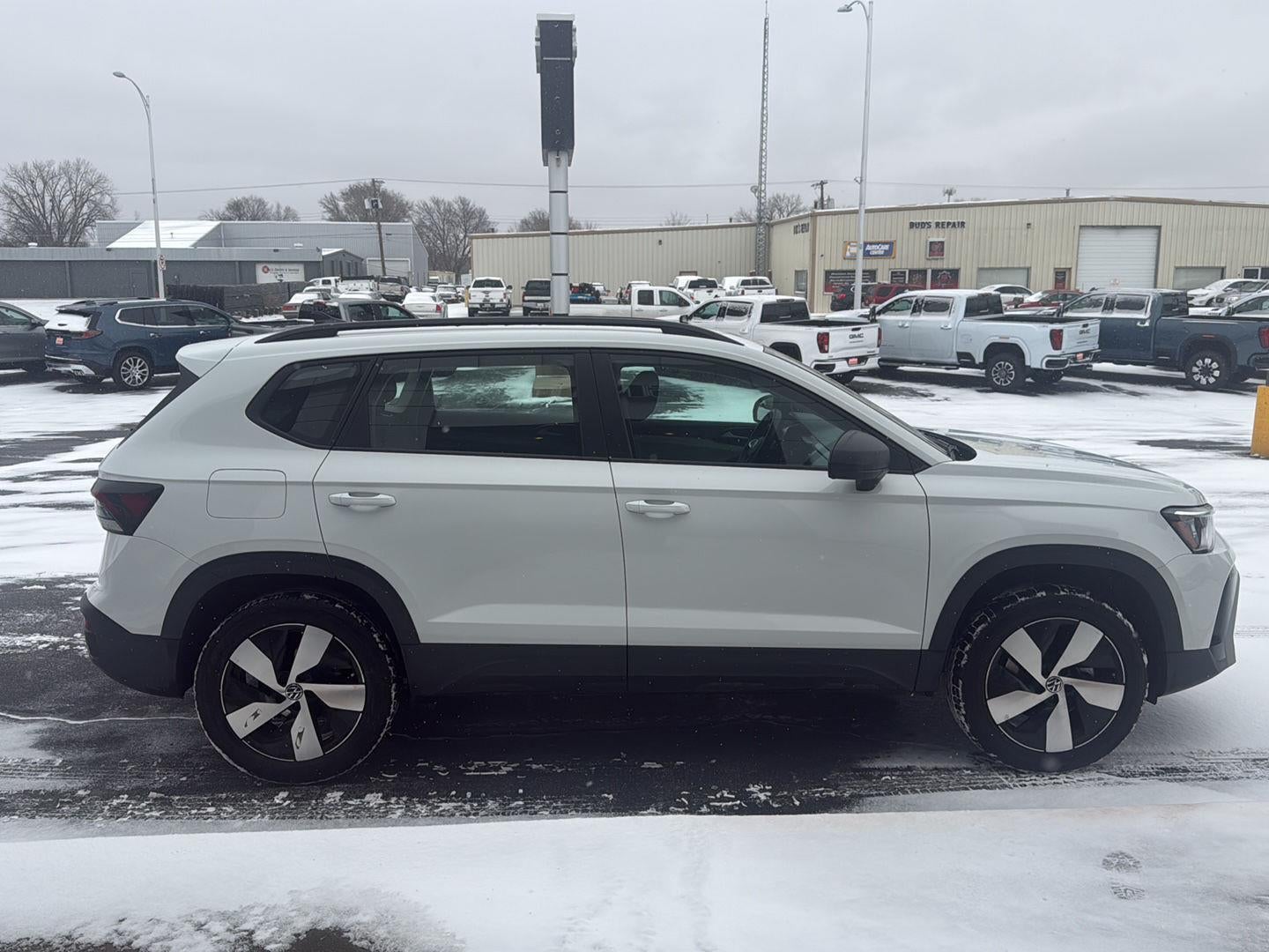 2025 Volkswagen Taos S