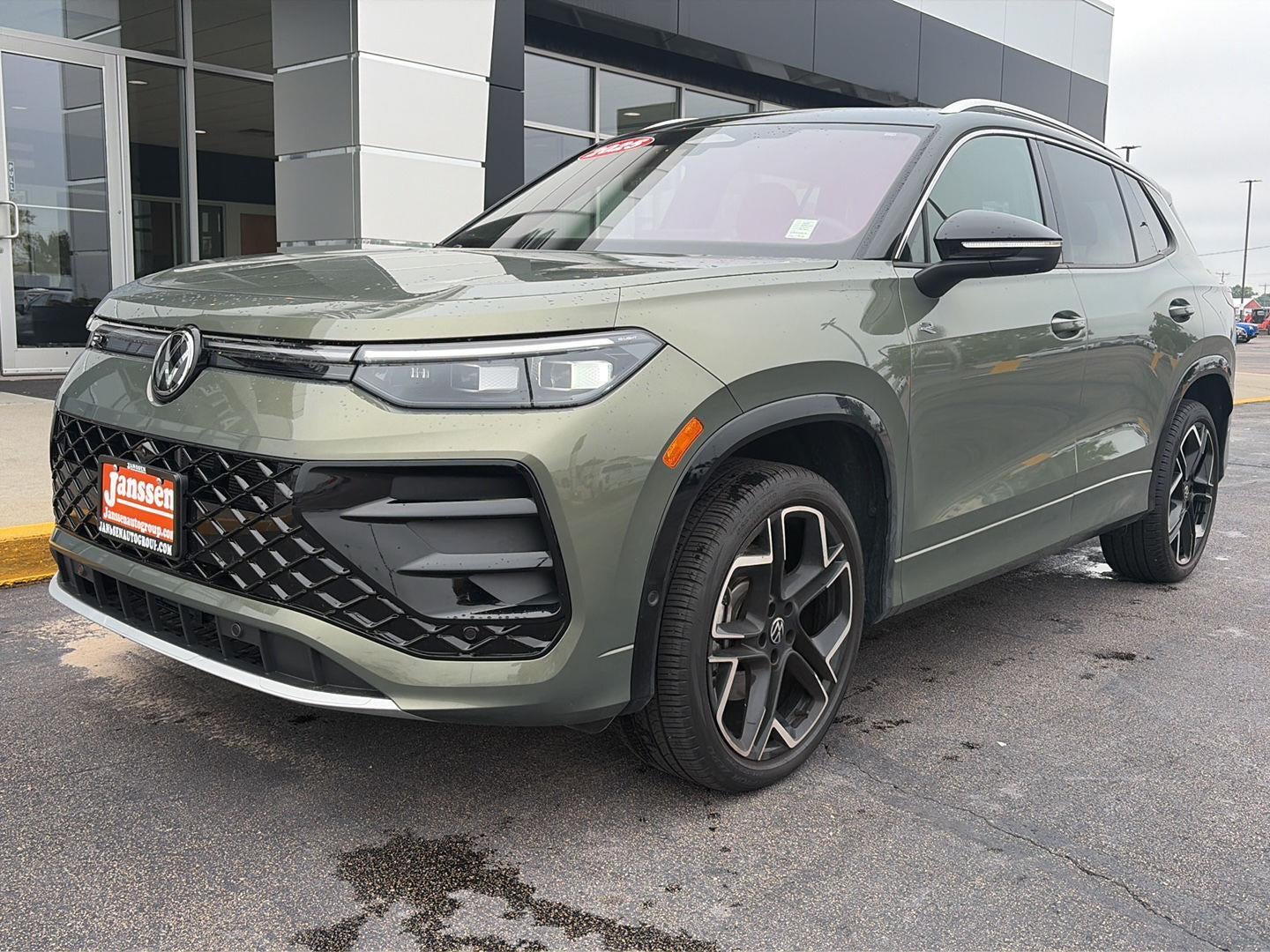 2025 Volkswagen Tiguan SEL R-Line