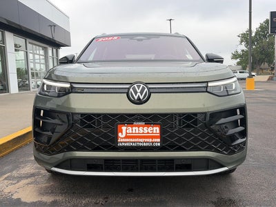 2025 Volkswagen Tiguan SEL R-Line