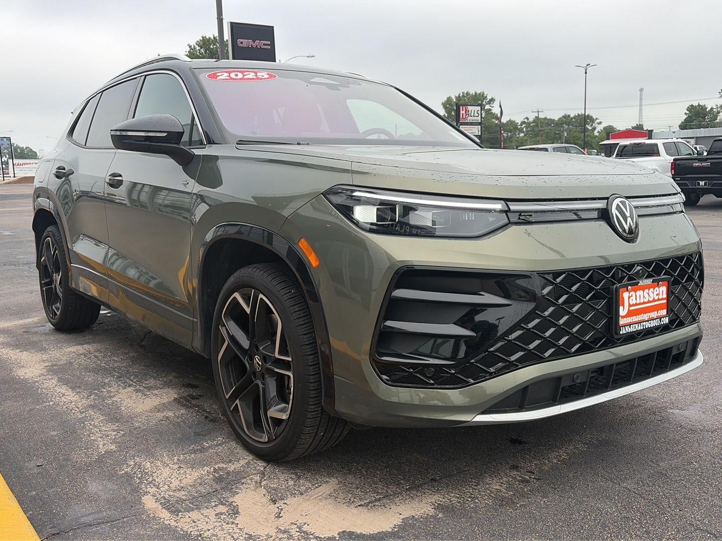 2025 Volkswagen Tiguan SEL R-Line