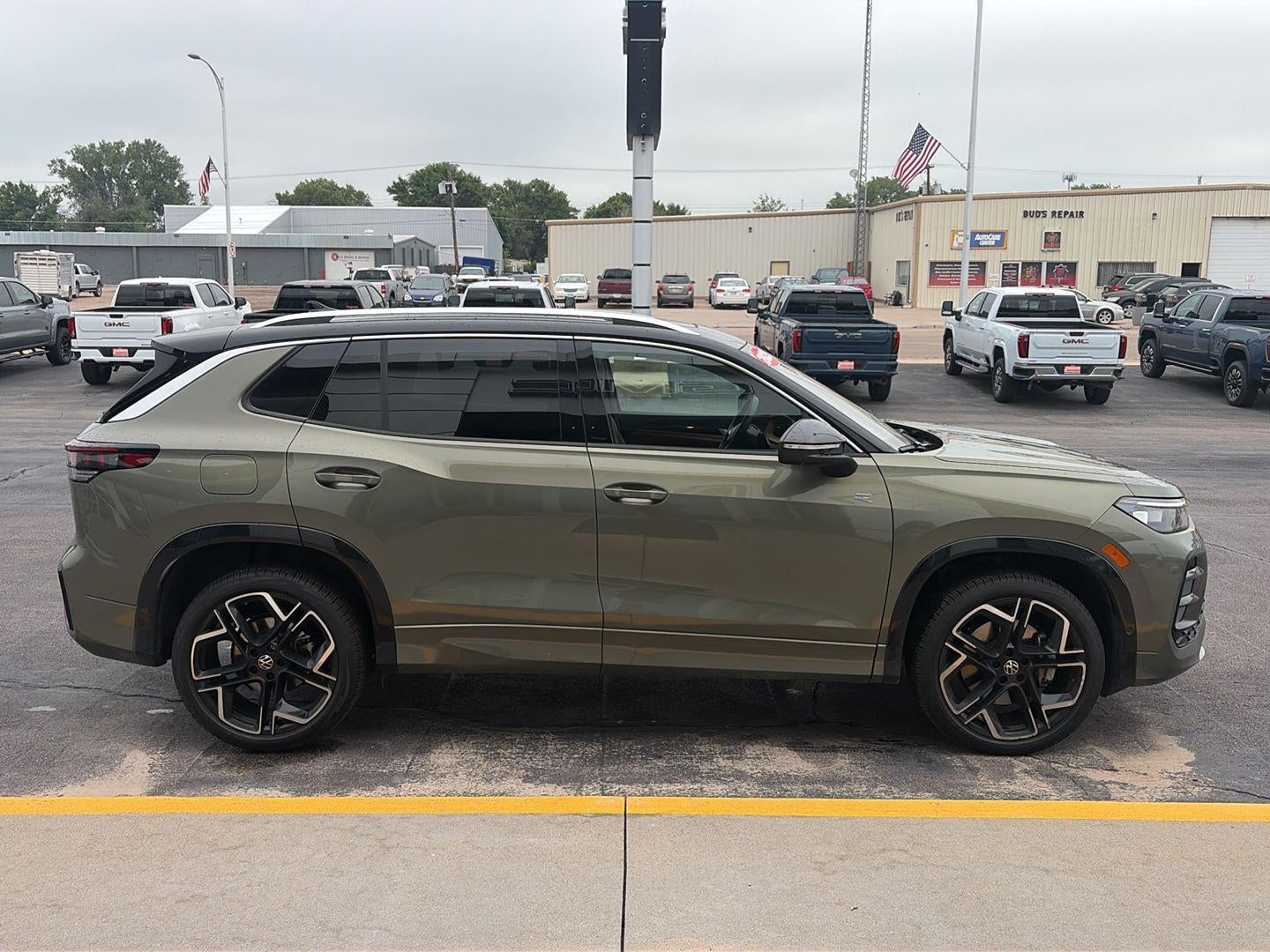 2025 Volkswagen Tiguan SEL R-Line