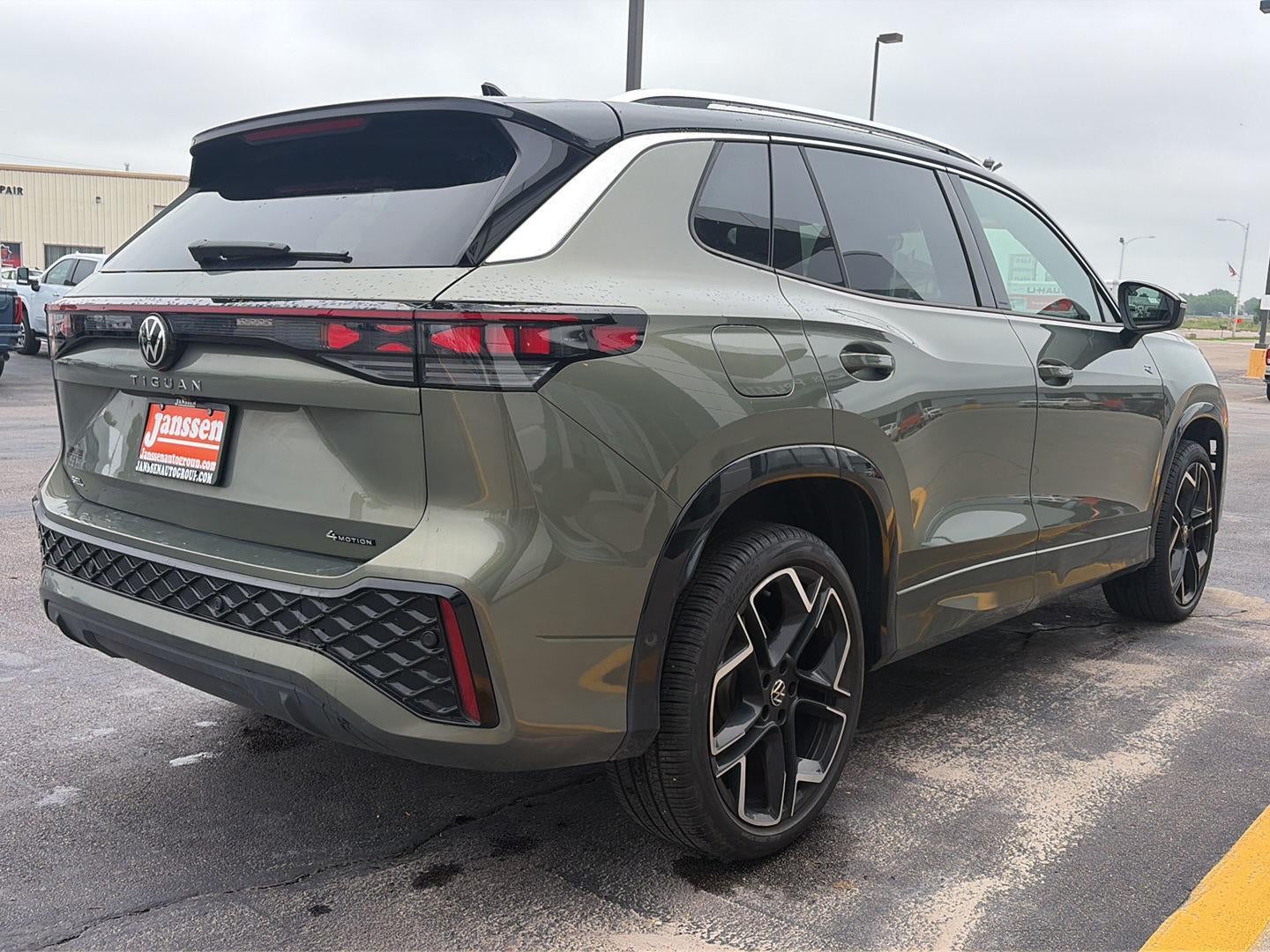 2025 Volkswagen Tiguan SEL R-Line