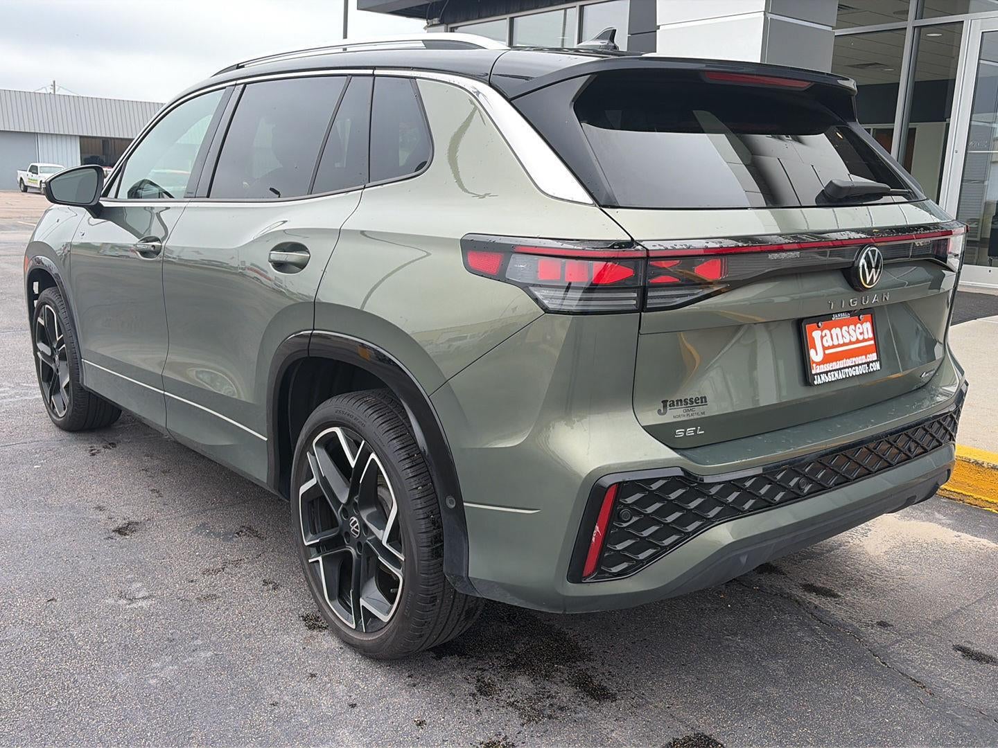 2025 Volkswagen Tiguan SEL R-Line