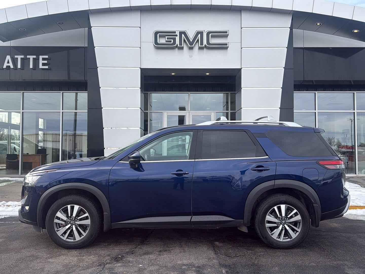 2024 Nissan PATHFINDER SL