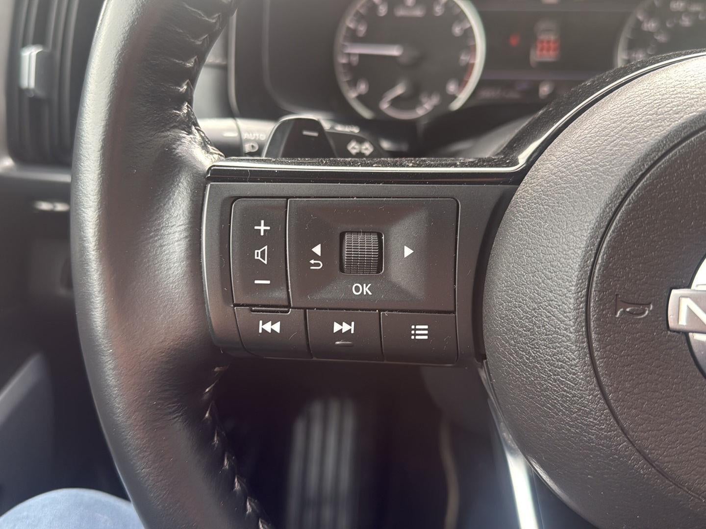 2024 Nissan PATHFINDER SL