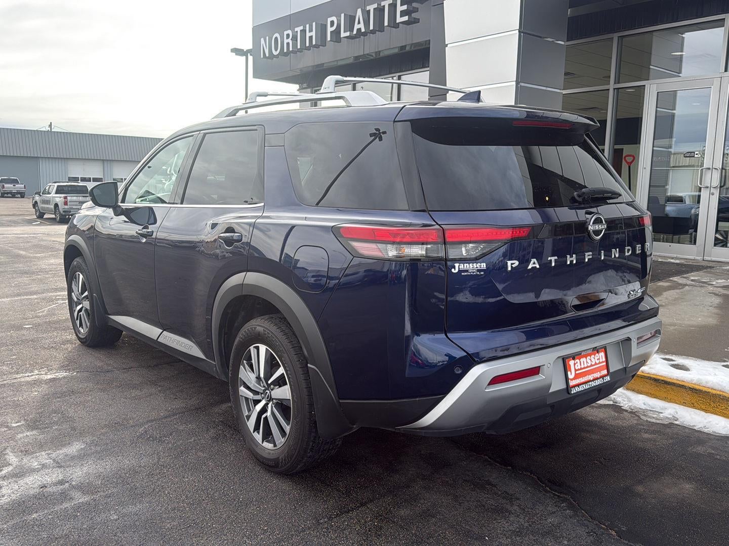 2024 Nissan PATHFINDER SL