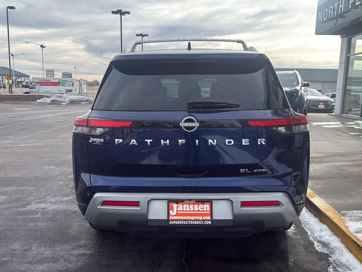 2024 Nissan PATHFINDER SL