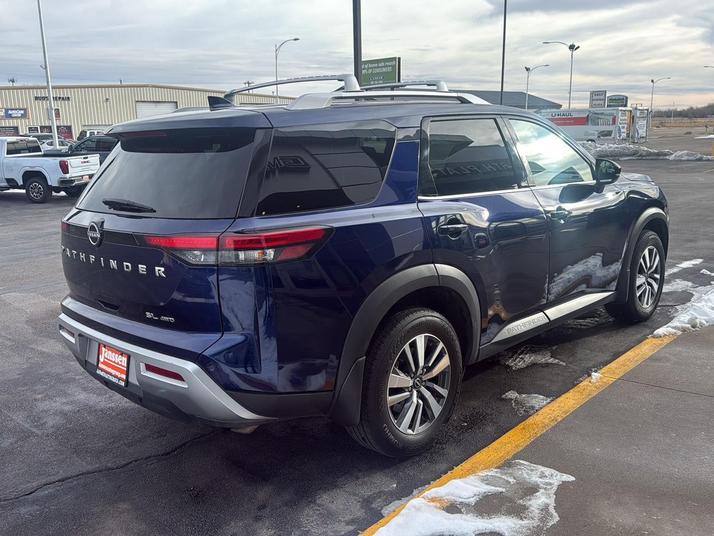 2024 Nissan PATHFINDER SL