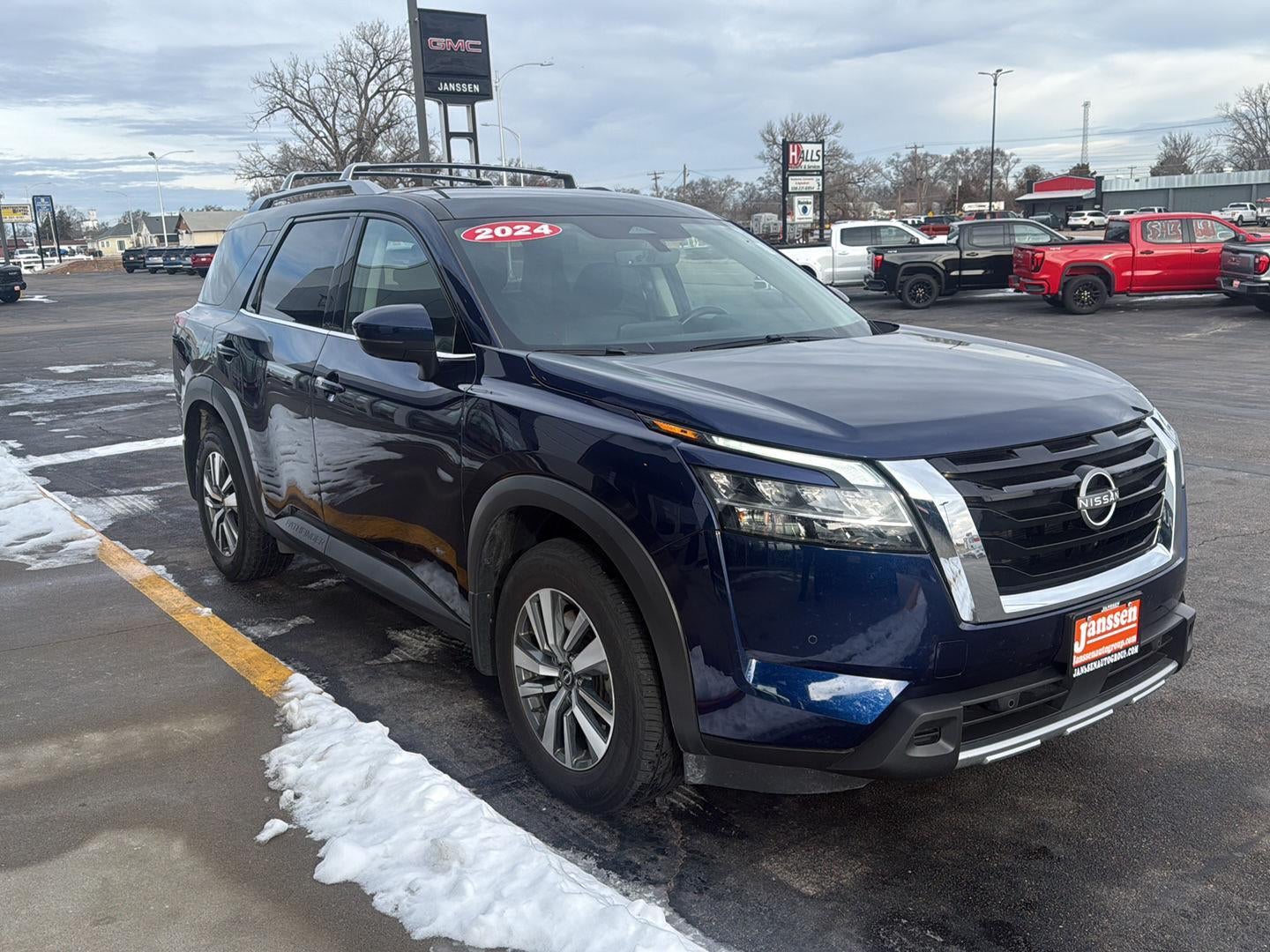 2024 Nissan PATHFINDER SL